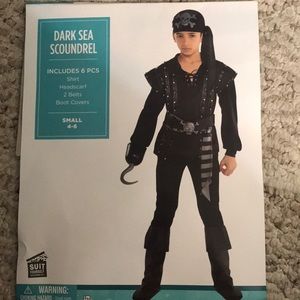 Dark Sea Scoundrel Pirate Costume